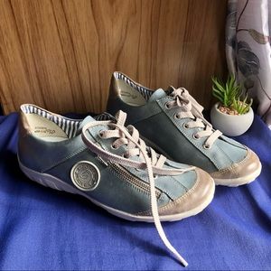 NWOT Remonte Rieker walking shoe